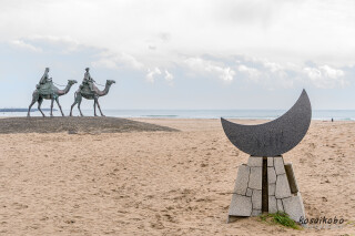 月の沙漠記念像